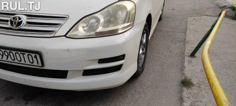 Передний фар Toyota Ipsum (комплект)
